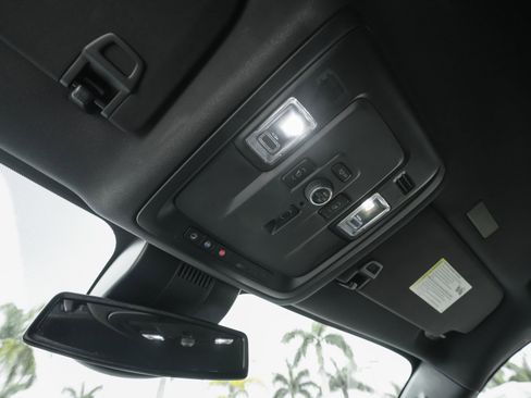 Used 2025 Chevrolet Suburban Premier image 22