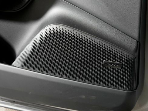 New 2026 Porsche Macan 4 Electric image 17