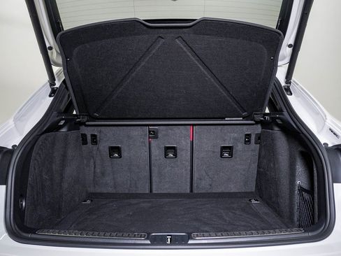 Certified 2025 Porsche Macan image 28