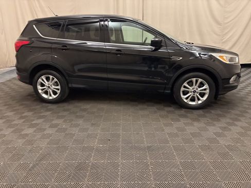 Used 2019 Ford Escape SE image 4