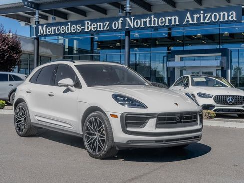 Used 2023 Porsche Macan AWD/4WD image 1
