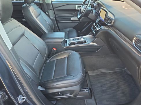 Used 2022 Ford Explorer Limited w/ Equipment Group 301A image 18