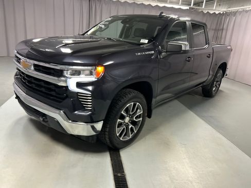 Used 2022 Chevrolet Silverado 1500 LT image 3