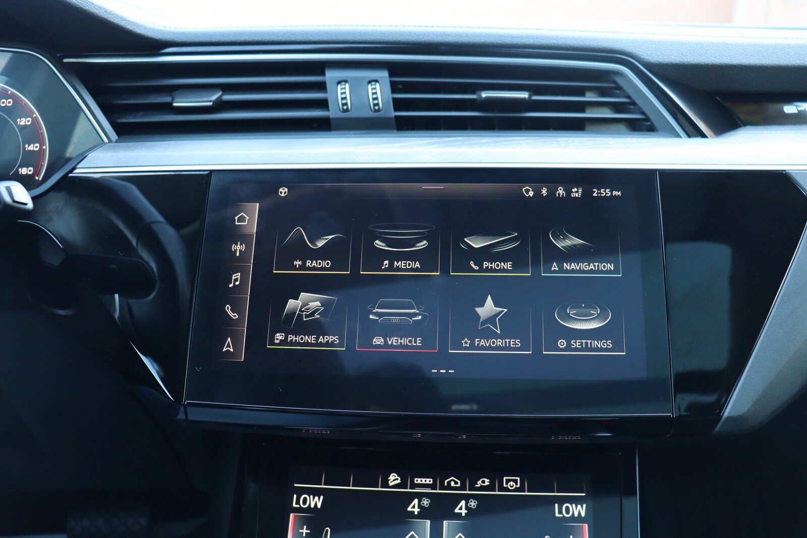 Used 2024 Audi Q8 e-tron Premium Plus AWD/4WD image 29