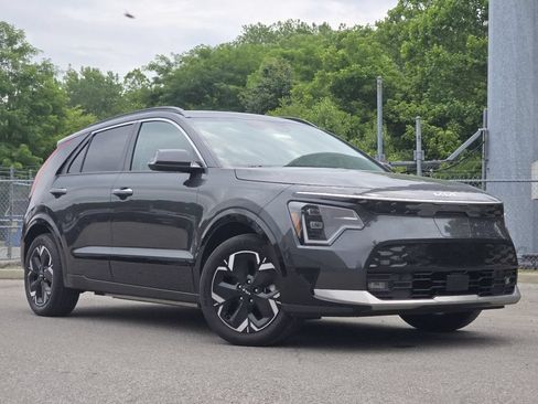 Used 2023 Kia Niro Wave w/ Wave Preserve Package FWD image 2