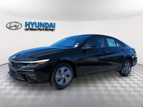 New 2026 Hyundai Elantra SE FWD image 1