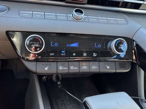 Used 2023 Hyundai Elantra SEL w/ Convenience Package FWD image 25