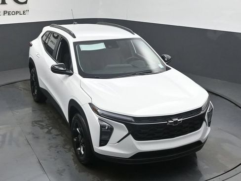 New 2026 Chevrolet Trax LT w/ Driver Confidence Package FWD image 25