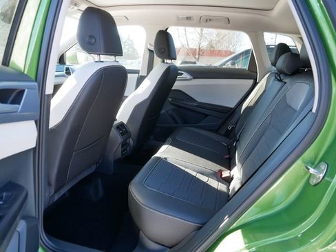 New 2026 Volkswagen Taos SE image 8