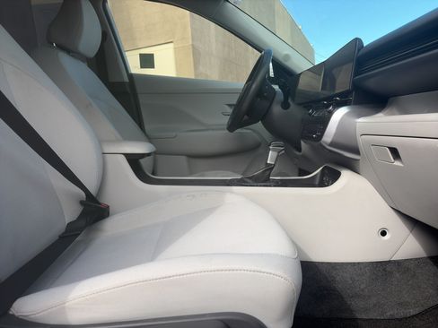 Used 2025 Hyundai Kona SEL FWD image 27