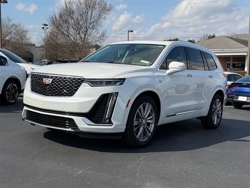 Used 2023 Cadillac XT6 Premium Luxury image 7