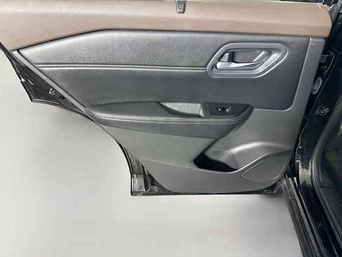 Used 2022 Nissan Rogue SV w/ SV Premium Package image 26