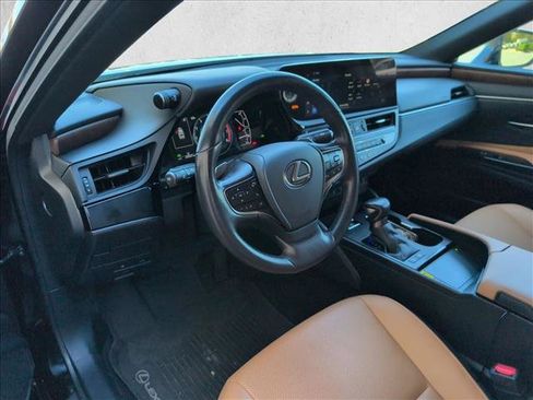 Used 2025 Lexus ES 300h w/ Premium Package FWD image 10
