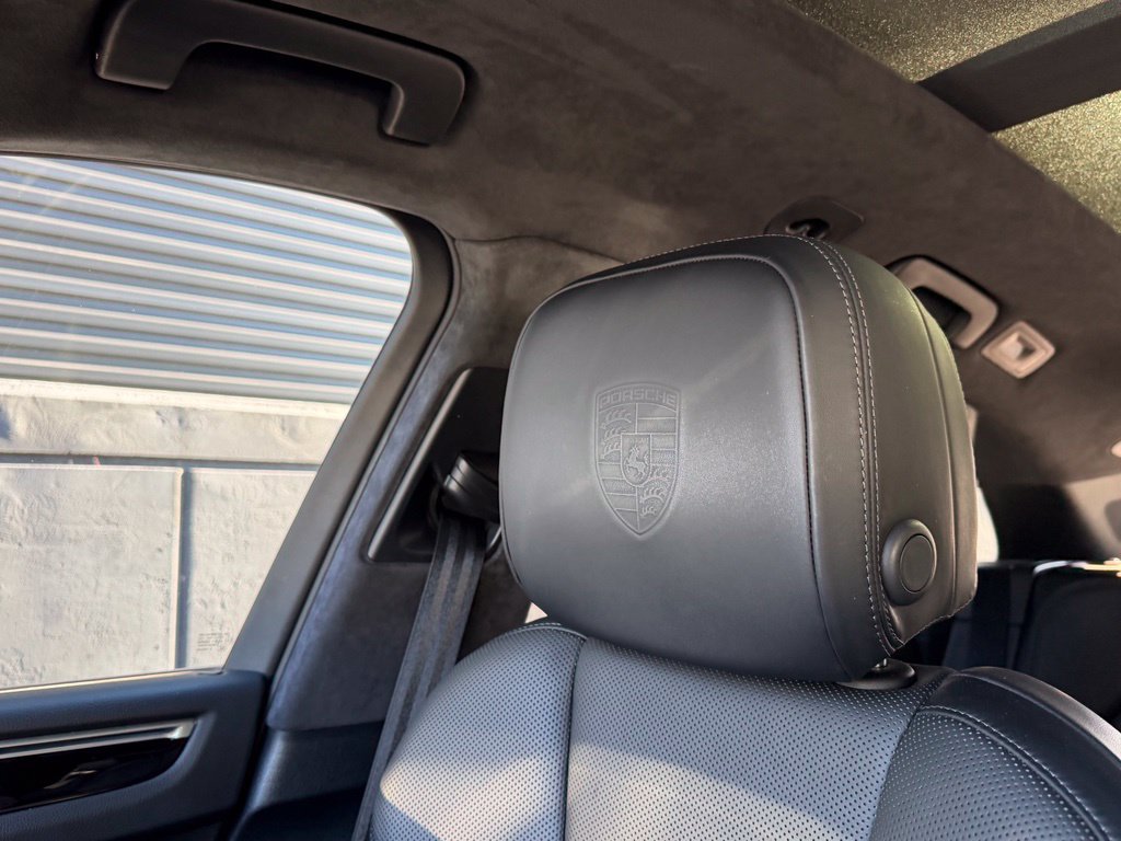 Certified 2021 Porsche Macan Turbo AWD/4WD image 23