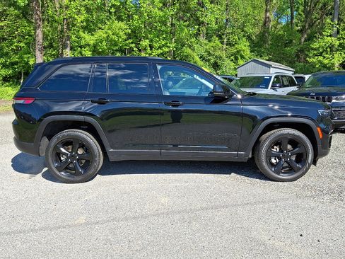 Certified 2023 Jeep Grand Cherokee Limited w/ Black Appearance Package AWD/4WD image 7