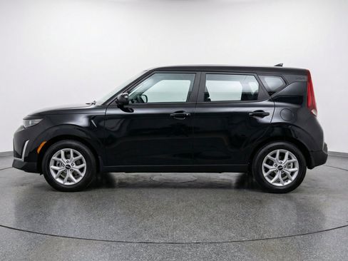 Used 2025 Kia Soul LX w/ LX Technology Package FWD image 5