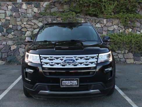 Used 2018 Ford Explorer XLT w/ Equipment Group 202A image 3