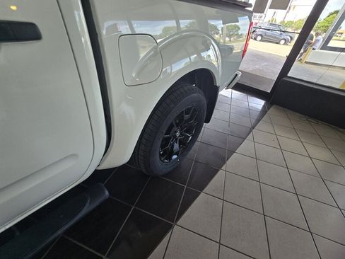 Used 2020 Nissan Frontier SV w/ Midnight Edition Floor Mats RWD image 32