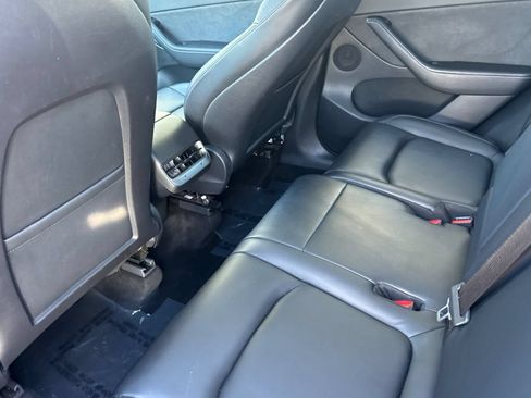 Used 2021 Tesla Model Y Long Range AWD/4WD image 11