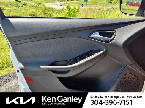 Used 2014 Ford Focus SE w/ SE Winter Package FWD image 16