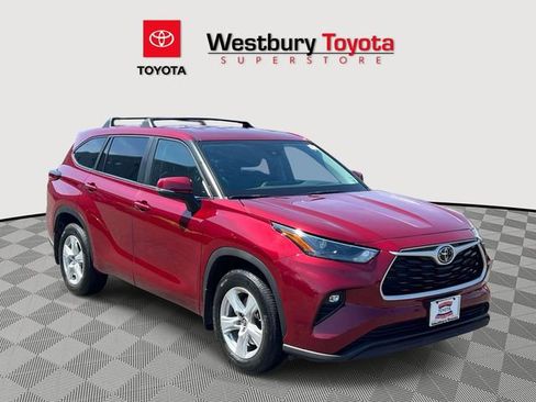 Used 2023 Toyota Highlander LE image 1