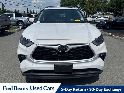 Used 2022 Toyota Highlander XLE AWD/4WD image 19