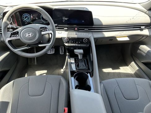 New 2025 Hyundai Elantra SEL image 3