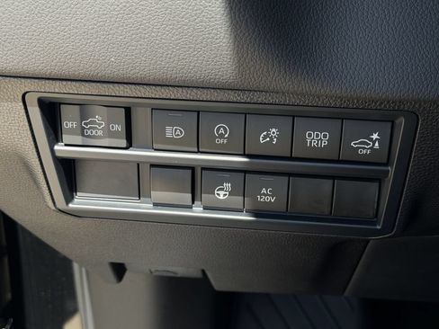 Used 2025 Toyota Tundra Limited AWD/4WD image 24