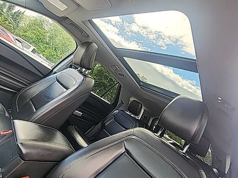 Used 2022 Ford Explorer XLT w/ Equipment Group 202A AWD/4WD image 20