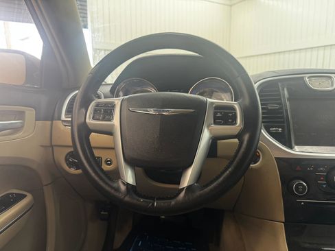 Used 2014 Chrysler 300 image 16