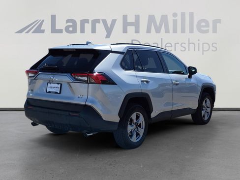 Certified 2025 Toyota RAV4 LE AWD/4WD image 5