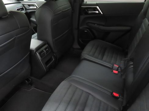 New 2026 Mitsubishi Outlander SE FWD image 18