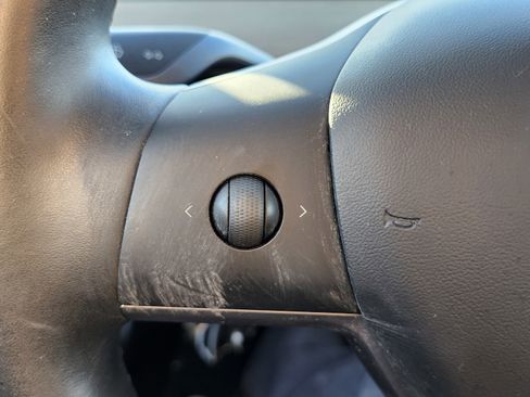 Used 2019 Tesla Model 3 Standard Range image 34