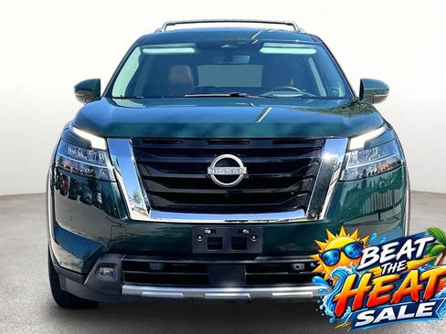 Used 2023 Nissan Pathfinder Platinum FWD image 3