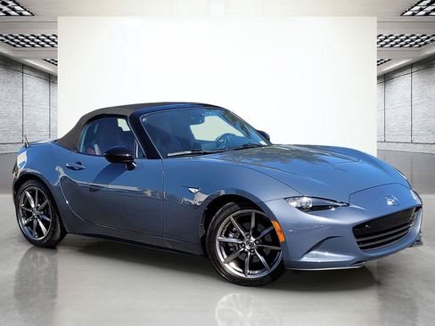 Used 2020 MAZDA MX-5 Miata Grand Touring RWD image 2