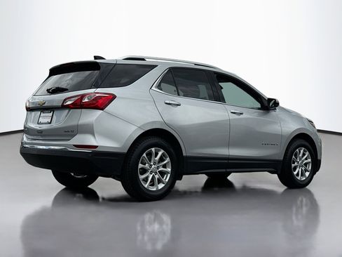 Used 2018 Chevrolet Equinox LT w/ Sun & Infotainment Package AWD/4WD image 2