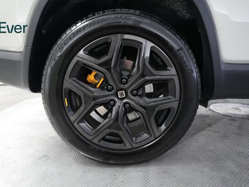Used 2025 Rivian R1S Adventure AWD/4WD image 20