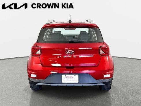 Used 2024 Hyundai Venue Limited image 7