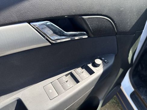 Used 2012 Chevrolet Captiva Sport LS FWD image 20