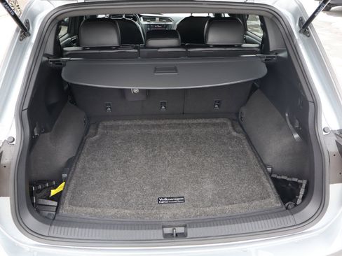 Used 2023 Volkswagen Tiguan SE R-Line image 7