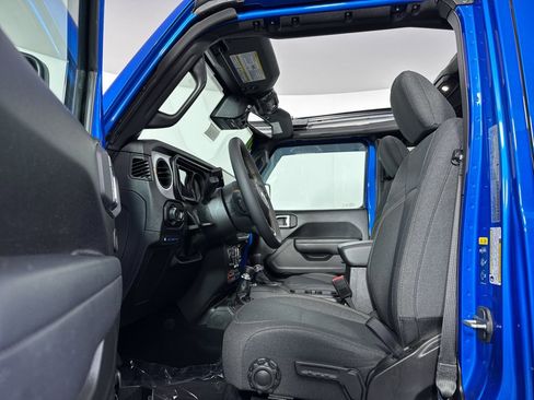 Used 2024 Jeep Wrangler Unlimited AWD/4WD image 7