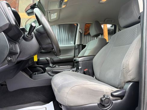 Used 2021 Toyota Tacoma SR AWD/4WD image 9