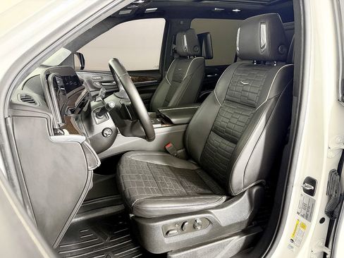 Used 2022 Cadillac Escalade Sport Platinum w/ Heavy-Duty Trailer Package AWD/4WD image 40