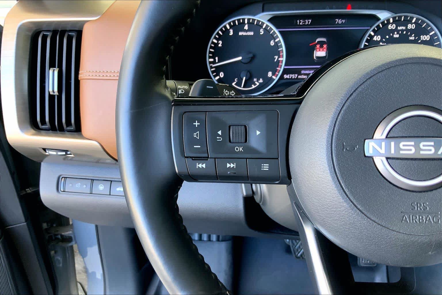 Used 2022 Nissan Pathfinder Platinum w/ Lighting Package (N93) FWD image 24