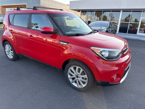 Used 2018 Kia Soul + FWD image 9