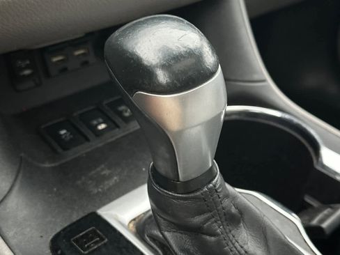 Used 2019 Toyota Highlander XLE image 25