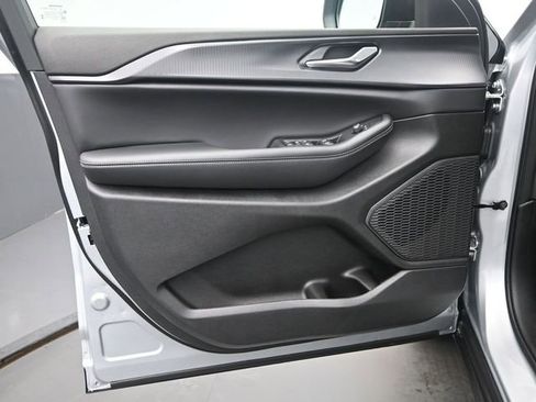 New 2026 Jeep Grand Cherokee L 4WD image 12