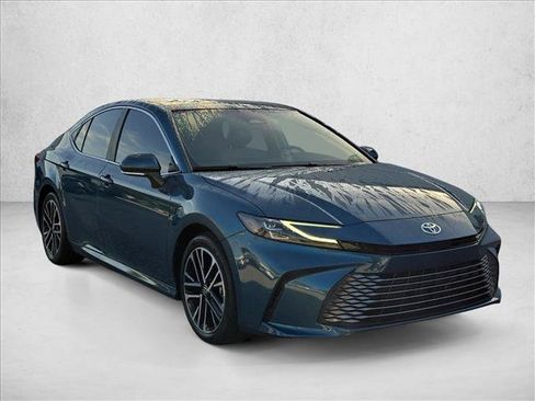 Used 2026 Toyota Camry XLE FWD image 3