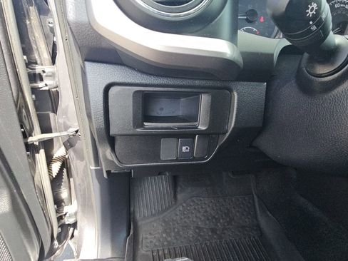 Used 2019 Toyota Tacoma SR5 AWD/4WD image 22