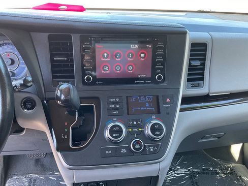 Used 2020 Toyota Sienna XLE Premium w/ Carpet Mat Package FWD image 24